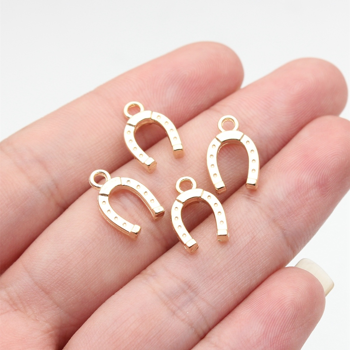 40개 14x9mm(0.55x0.35인치) 3색 말굽  - Vintage Fashion Words 리뷰 및 가격